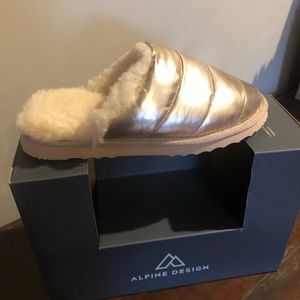 Alpine Design Women's Lara Puffy Slippers size 9